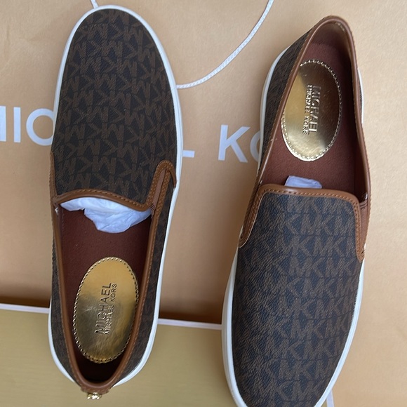 Michael Kors TEDDI SLIP ON
MK SIGNATURE SM
49FOTDFP3B
Platforms - Sneakers - Picture 13 of 16